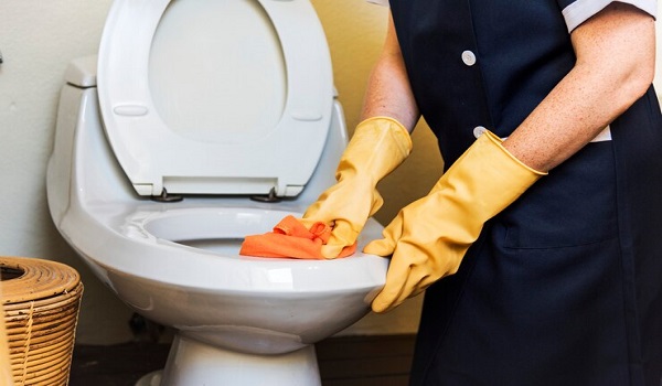 housekeeper-cleaning-toilet-bowl